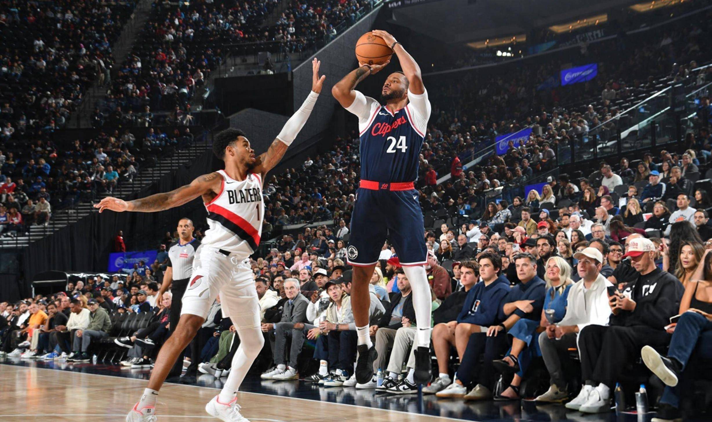 星空体育中国-包含欧联倒计时，洛杉矶湖人冲刺阶段更衣室发声，细节引发关注，悬念犹存，轮换策略成焦点的词条